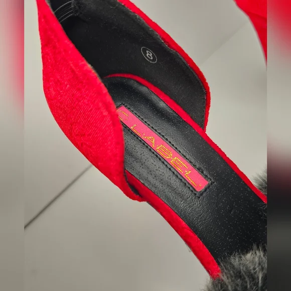 Coquette red velvet heels with gray faux fur - Picture 5 of 11